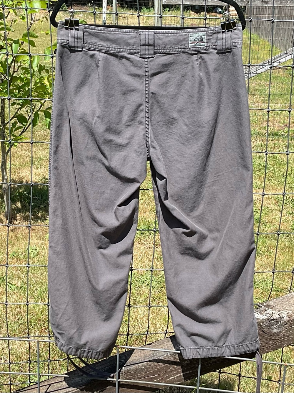 The North Face Active Series Gray Capri Pants Women’s Size 10 Cotton Drawstring - Picture 5 of 6